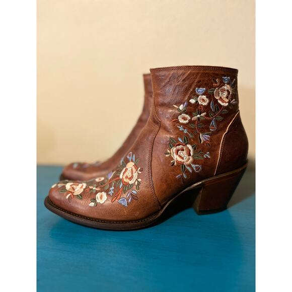 SHYANNE Millie Floral Embroidered Round Toe Booties, Western Cowgirl Boots sz 9 - Picture 1 of 10